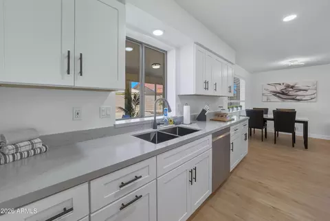 Kitchen - 7824 E Navarro Ave, Mesa, AZ 85209 photo 3 of 5