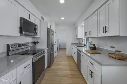 Kitchen - 7824 E Navarro Ave, Mesa, AZ 85209 photo 5 of 5
