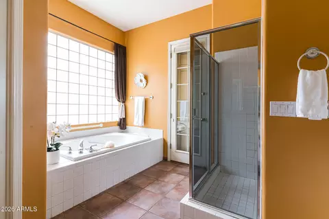 Bath - 2739 E Vista Dr, Phoenix, AZ 85032 photo 7 of 9