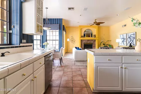 Kitchen - 2739 E Vista Dr, Phoenix, AZ 85032 photo 4 of 7