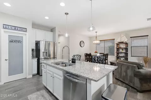 Kitchen - 8607 E Desert Ln, Mesa, AZ 85209 photo 4 of 5