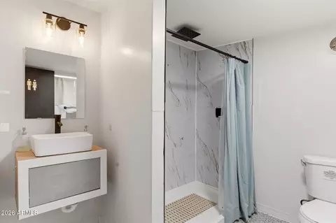 Bath - 3020 E Wethersfield Rd, Phoenix, AZ 85032 photo 5 of 5