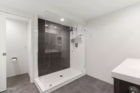 Bath - 3020 E Wethersfield Rd, Phoenix, AZ 85032 photo 1 of 5