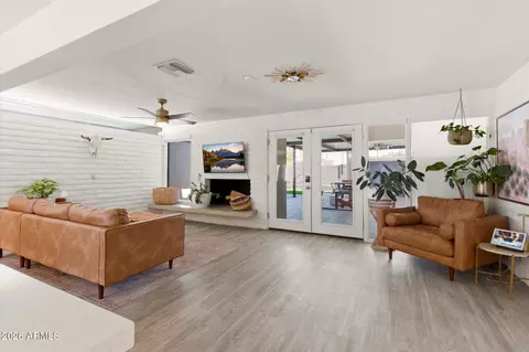 Living - 3020 E Wethersfield Rd, Phoenix, AZ 85032 photo 2 of 3