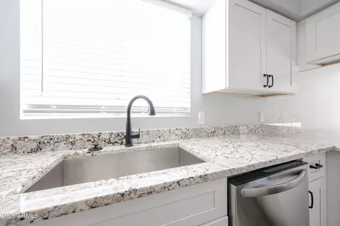 Kitchen - 3951 E Waltann Ln, Phoenix, AZ 85032 photo 4 of 4