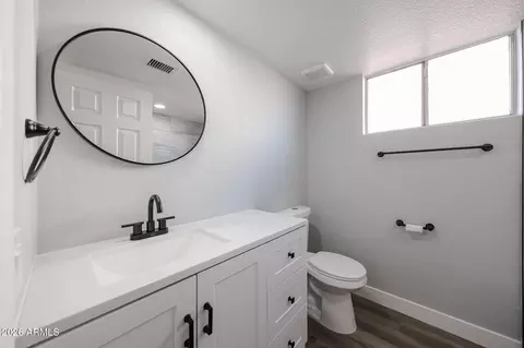 Bath - 3951 E Waltann Ln, Phoenix, AZ 85032 photo 4 of 5