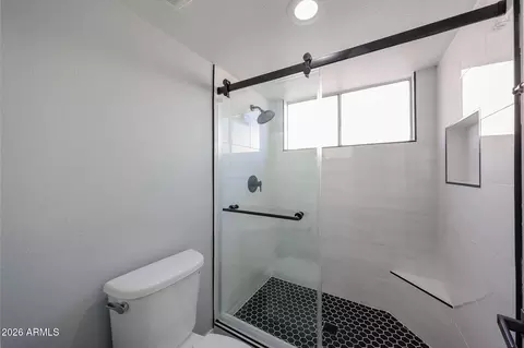 Bath - 3951 E Waltann Ln, Phoenix, AZ 85032 photo 3 of 5