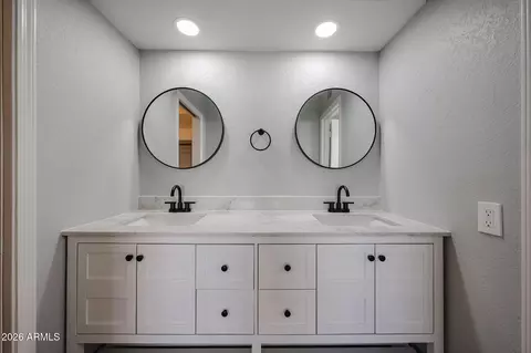 Bath - 3951 E Waltann Ln, Phoenix, AZ 85032 photo 1 of 5