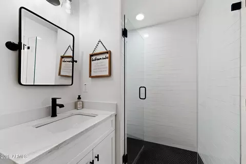 Bath - 1441 E Caroline Ln, Tempe, AZ 85284 photo 5 of 5