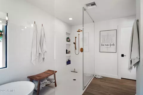 Bath - 1441 E Caroline Ln, Tempe, AZ 85284 photo 3 of 5
