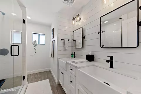 Bath - 1441 E Caroline Ln, Tempe, AZ 85284 photo 4 of 5