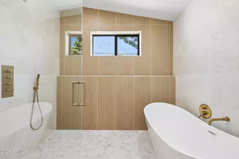 Bath - 5438 E Avalon Dr, Phoenix, AZ 85018 photo 2 of 5