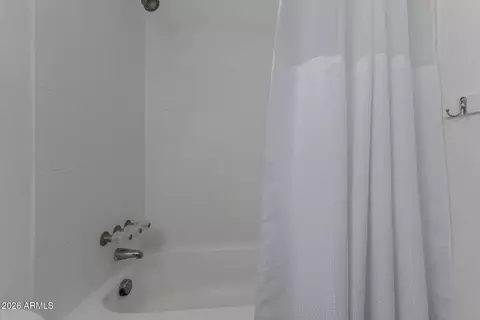 Bath - 4754 N 14th St, Phoenix, AZ 85014 photo 2 of 2