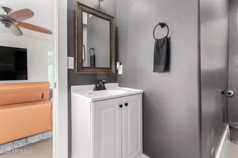 Bath - 3038 E Avalon Dr, Phoenix, AZ 85016 photo 3 of 3