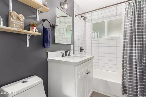 Bath - 3038 E Avalon Dr, Phoenix, AZ 85016 photo 2 of 3