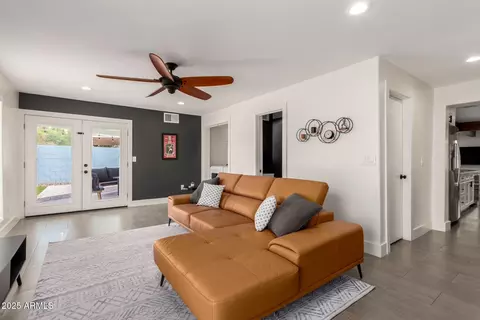 Living - 3038 E Avalon Dr, Phoenix, AZ 85016 photo 2 of 2