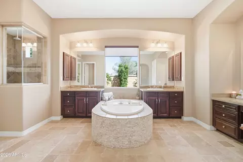 Bath - 2971 E Oriole Dr, Gilbert, AZ 85297 photo 3 of 9