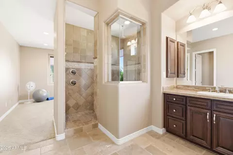 Bath - 2971 E Oriole Dr, Gilbert, AZ 85297 photo 6 of 9