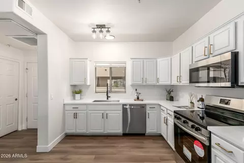Kitchen - 920 E Devonshire Ave #2020, Phoenix, AZ 85014 photo 3 of 3