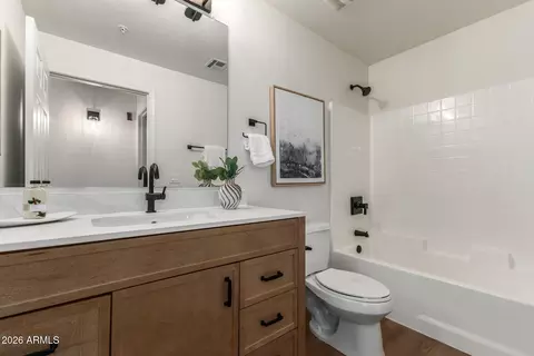Bath - 920 E Devonshire Ave #2020, Phoenix, AZ 85014 photo 3 of 3