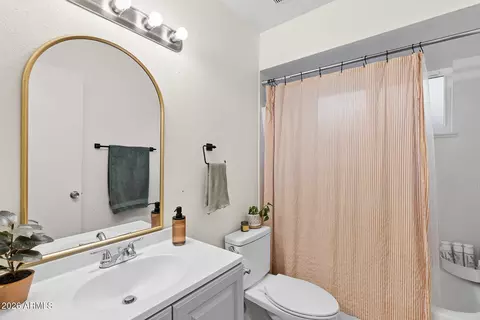 Bath - 3943 W Willow Ave, Phoenix, AZ 85029 photo 4 of 4