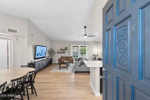 Entry Way - 3943 W Willow Ave, Phoenix, AZ 85029 photo 1 of 2
