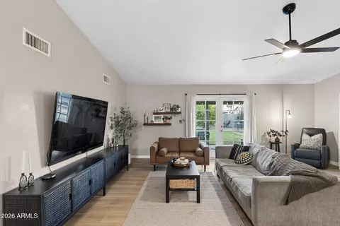 Living - 3943 W Willow Ave, Phoenix, AZ 85029 photo 1 of 2