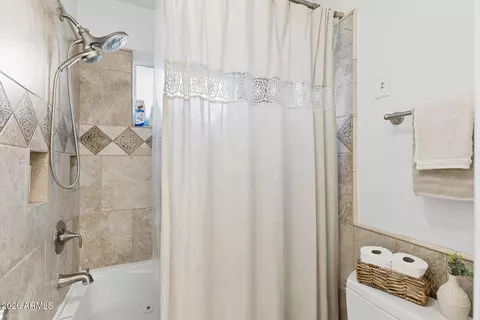 Bath - 3943 W Willow Ave, Phoenix, AZ 85029 photo 3 of 4