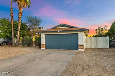 Exterior - 3943 W Willow Ave, Phoenix, AZ 85029 photo 3 of 9