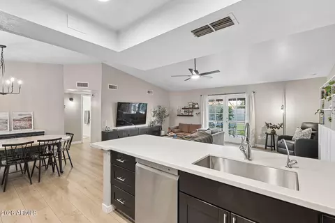Kitchen - 3943 W Willow Ave, Phoenix, AZ 85029 photo 6 of 9