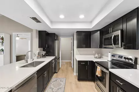 Kitchen - 3943 W Willow Ave, Phoenix, AZ 85029 photo 3 of 9