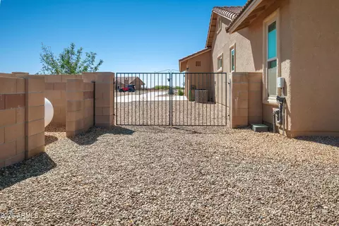 Exterior - 6741 E Vaquero Cir, Hereford, AZ 85615 photo 10 of 12