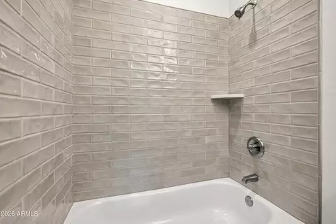 Bath - 6741 E Vaquero Cir, Hereford, AZ 85615 photo 2 of 6