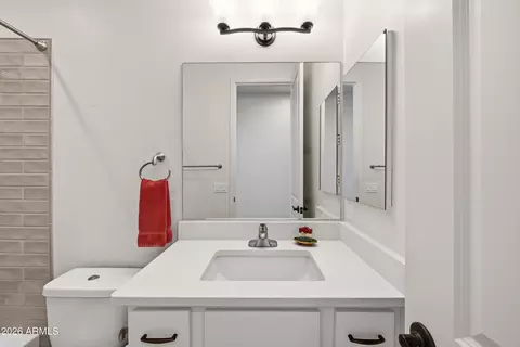 Bath - 6741 E Vaquero Cir, Hereford, AZ 85615 photo 1 of 6