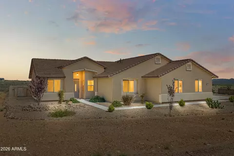 Exterior - 6741 E Vaquero Cir, Hereford, AZ 85615 photo 2 of 12