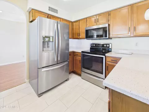 Kitchen - 2750 E Rock Wren Rd, Phoenix, AZ 85048 photo 4 of 5