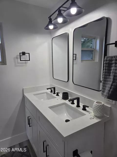 Bath - 1010 E 6th Pl, Mesa, AZ 85203 photo 5 of 5