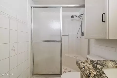 Bath - 3950 W Aster Dr, Phoenix, AZ 85029 photo 2 of 3
