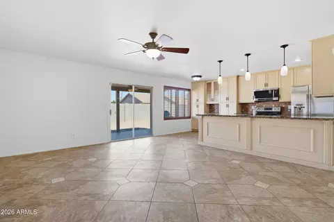 Living - 3950 W Aster Dr, Phoenix, AZ 85029 photo 2 of 4