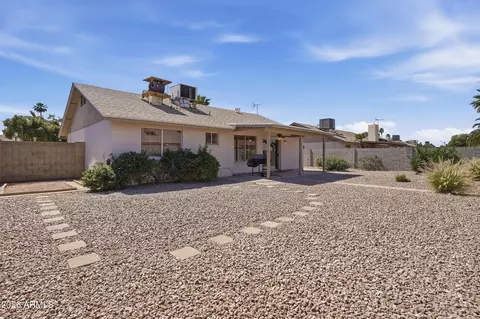 Exterior - 3950 W Aster Dr, Phoenix, AZ 85029 photo 4 of 8