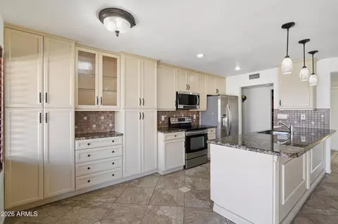 Kitchen - 3950 W Aster Dr, Phoenix, AZ 85029 photo 2 of 6