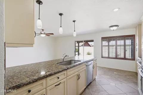 Kitchen - 3950 W Aster Dr, Phoenix, AZ 85029 photo 4 of 6