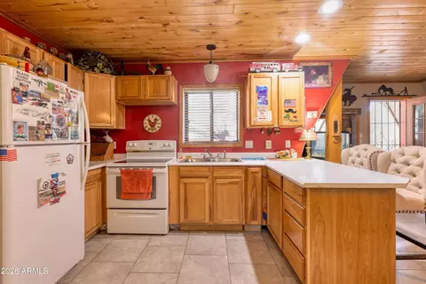 3155 Aspen Rd, Overgaard, AZ 85933