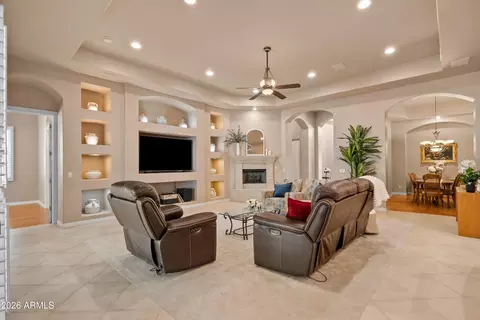 Living - 1508 W Winter Dr, Phoenix, AZ 85021 photo 2 of 2