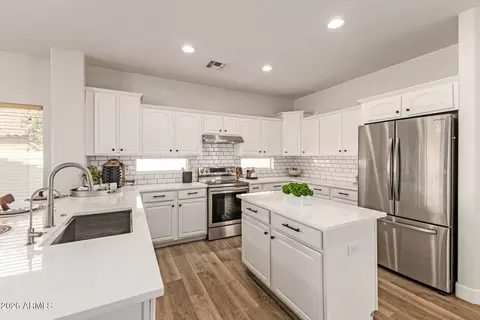 Kitchen - 4616 E Buckboard Ct, Gilbert, AZ 85297 photo 3 of 6