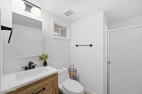 Bath - 1125 E Kaler Dr, Phoenix, AZ 85020 photo 2 of 3