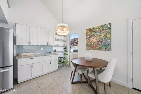 Dining - 1125 E Kaler Dr, Phoenix, AZ 85020 photo 2 of 2