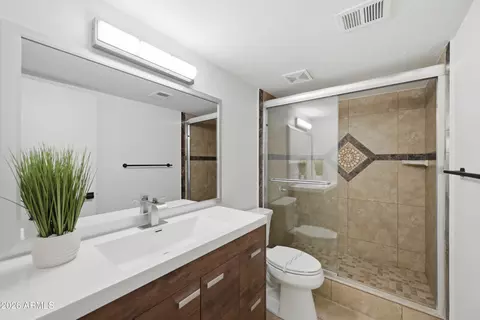 Bath - 1125 E Kaler Dr, Phoenix, AZ 85020 photo 1 of 3