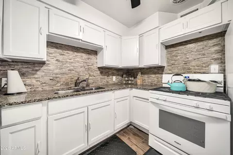 Kitchen - 3311 E Harvard St, Phoenix, AZ 85008 photo 3 of 4
