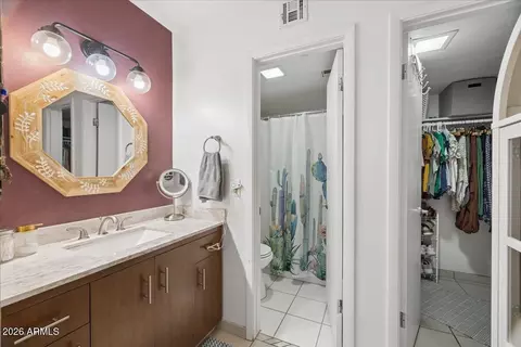 Bath - 4150 E Cactus Rd #120, Phoenix, AZ 85032 photo 1 of 2